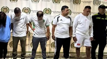 Vestidos de enfermeros habrían ingresado a apartamentos para robar más de $146 millones