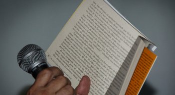 Personas mayores de 55 años podrán contar sus historias en una escuela virtual gratuita