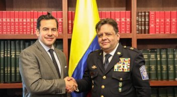 Nuevo director de Bomberos llega al cargo en medio de emergencia por incendios en Colombia