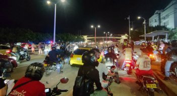 Habitantes de Villa del Rosario levantan protesta en la Autopista Internacional