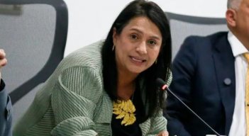 Citan a Paola Holguín, MinCultura, a debate de control político por retiro de obras del Museo Nacional