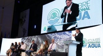 El gerente de la RAP del Gran Santander, Hugo Armando Rodríguez, interviene en la instalación de la II Cumbre Internacional del Agua/Foto: Cortesía