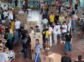 Los puestos de votación en Cúcuta y el área estuvieron colmados de electores durante gran parte de la jornada electoral./Foto: Caerlos Ramírez/La Opinión