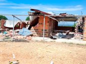 La vivienda del sector Tres Curvas quedó inhabitable tras el impacto de un dron bomba. / Foto: cortesía-La Opinión