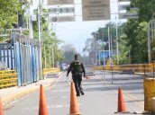 El atentado dinamitero en El Escobal dejó un saldo de 7 heridos, entre esos 4 policías./Foto: Carlos Ramírez/La Opinión