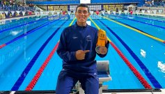  Julián Sarmiento una de las nuevas promesas de la natación nortesantandereana luce las dos medallas conquistadas en Ibagué.